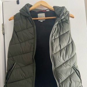 Olive vest Bench